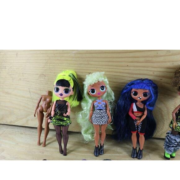 LoL Surprise Dolls Omg Lot of 77+ Dolls including minis Pieces Royal Bee Nomi - Picture 8 of 13